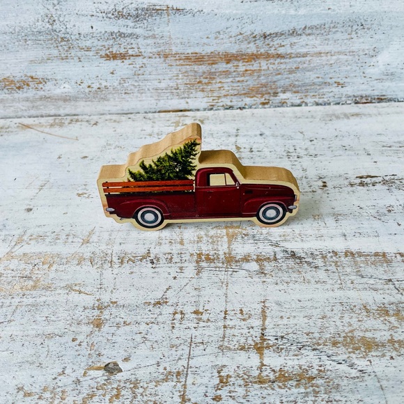 *Fresh Cut Tree & Truck Wood Sitter - Picture 11 of 12